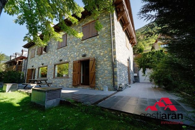 Foto 2 de Casa en venta en Vielha e Mijaran de 8 habitaciones con terraza y garaje
