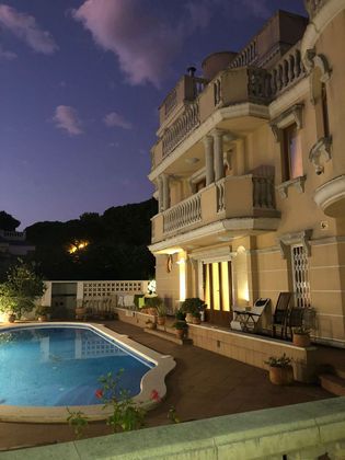 Foto 1 de Xalet en venda a La Pineda de 6 habitacions amb terrassa i piscina