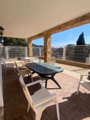Foto 2 de Chalet en venta en Canyelles - Montgoda de 7 habitaciones con terraza y piscina