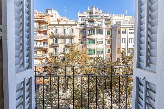 Foto 1 de Alquiler de piso en La Sagrada Família de 2 habitaciones con muebles y balcón