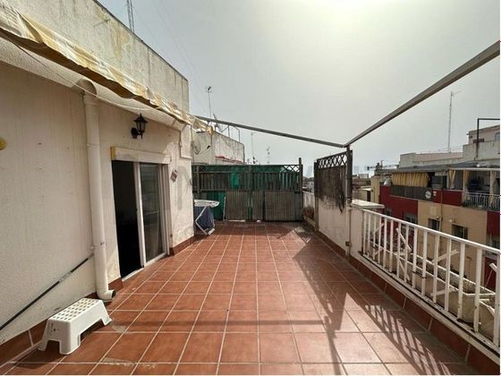 Foto 1 de Àtic en venda a Montigalà -Sant Crist de 3 habitacions amb terrassa