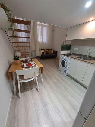 Foto 1 de Dúplex en venda a El Poble Sec - Parc de Montjuïc de 2 habitacions amb aire acondicionat i calefacció