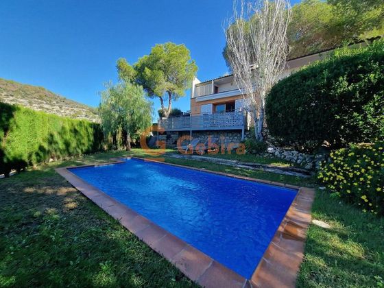 Foto 1 de Chalet en venta en Castellet i la Gornal de 3 habitaciones con terraza y piscina