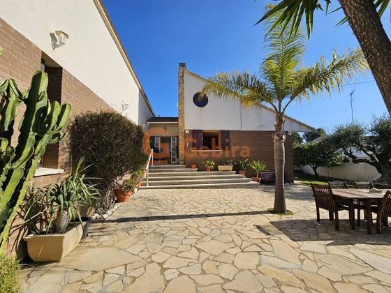 Foto 1 de Chalet en venta en Costa Cunit - Els Jardins - Els  Rosers de 5 habitaciones con terraza y garaje