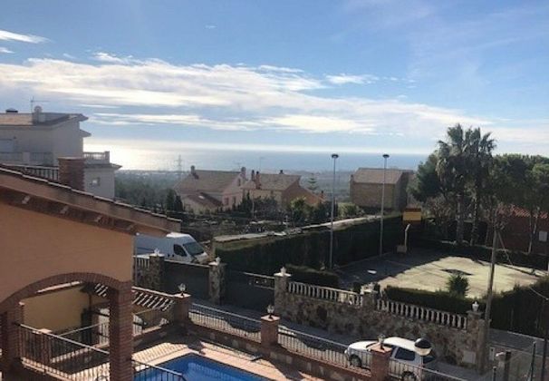 Foto 2 de Xalet en venda a La Muntanyeta - La Franquesa de 5 habitacions amb terrassa i piscina