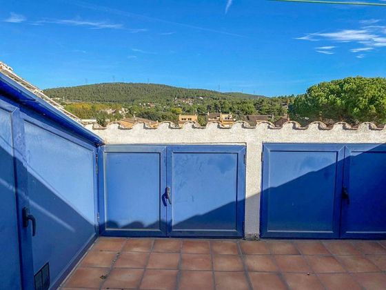 Foto 1 de Venta de dúplex en Begues de 3 habitaciones con terraza y aire acondicionado