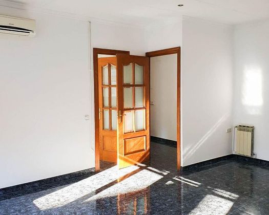 Foto 1 de Piso en venta en Creu de Barberà de 4 habitaciones con terraza y calefacción