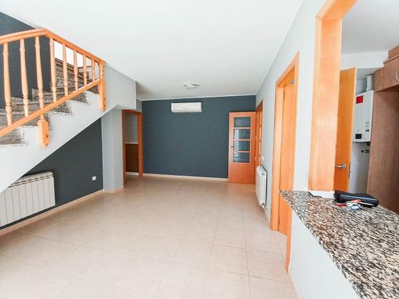 Foto 1 de Dúplex en venda a Esparreguera de 3 habitacions amb terrassa i balcó