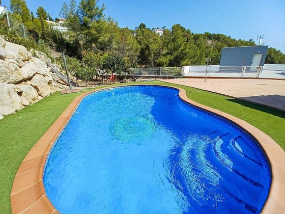 Foto 1 de Casa en venta en Costa Cunit - Els Jardins - Els  Rosers de 4 habitaciones con terraza y piscina