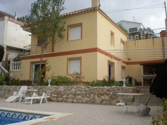 Foto 1 de Chalet en venta en Les Brises de Calafell - Segur de Dalt de 5 habitaciones con terraza y piscina