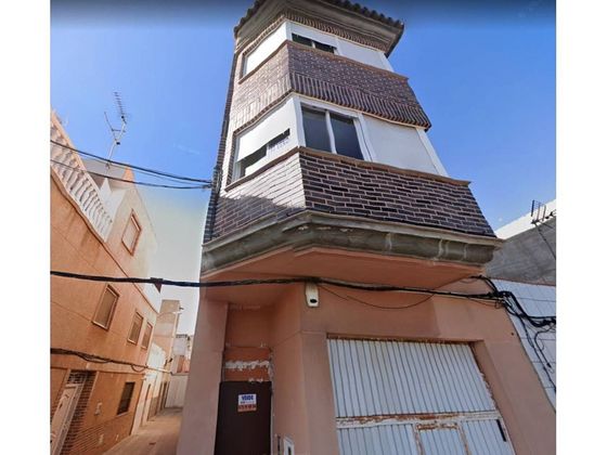 Foto 2 de Casa en venda a calle Melilla Interior de 4 habitacions amb terrassa