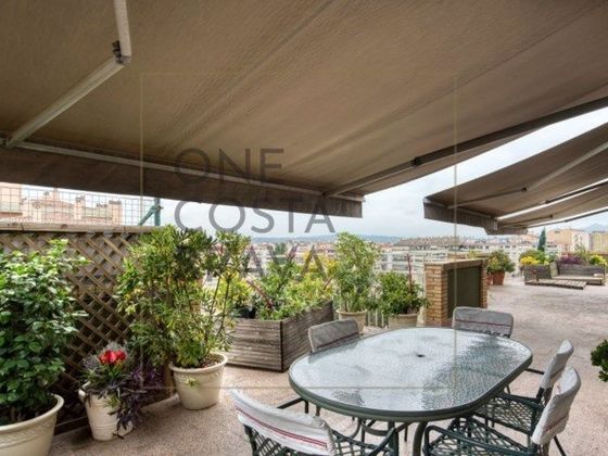 Foto 2 de Àtic en venda a Eixample Nord – La Devesa de 5 habitacions amb terrassa i garatge