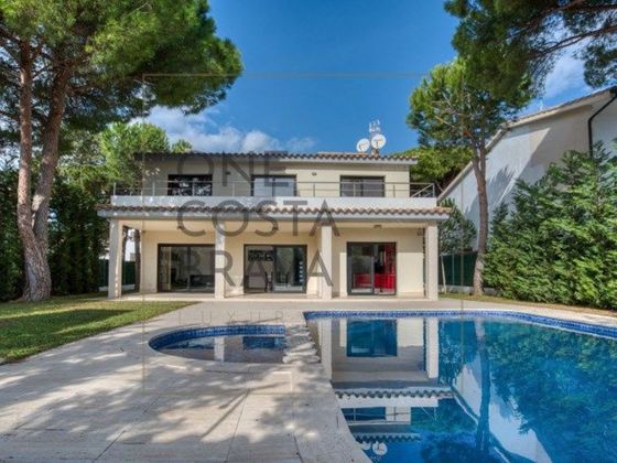 Foto 1 de Chalet en venta en S'Agaró de 5 habitaciones con terraza y piscina