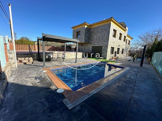 Foto 1 de Venta de chalet en Dosrius de 4 habitaciones con terraza y piscina
