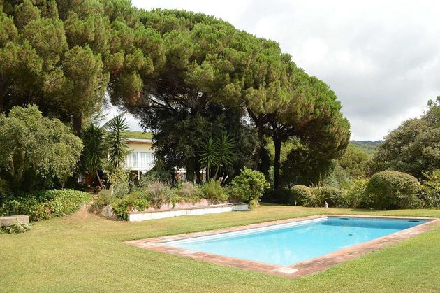 Foto 2 de Xalet en venda a calle Can Cabot de Munt de 5 habitacions amb piscina i jardí