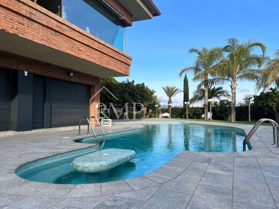 Foto 2 de Xalet en venda a calle De Ponent de 6 habitacions amb terrassa i piscina