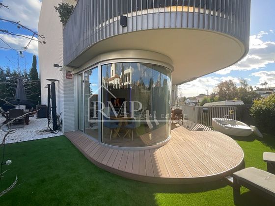 Foto 1 de Dúplex en venda a avenida De Badalona de 3 habitacions amb terrassa i piscina