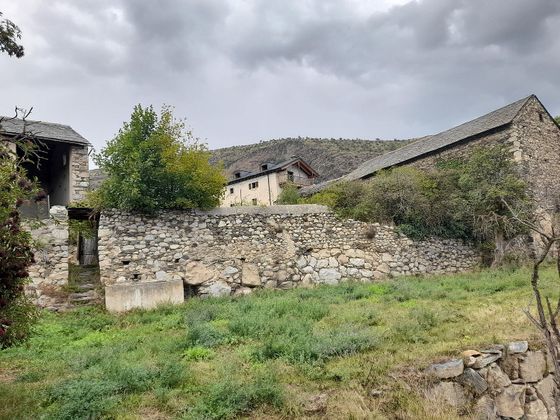 Foto 2 de Casa rural en venda a calle Bis Du Puigmal de 9 habitacions amb jardí