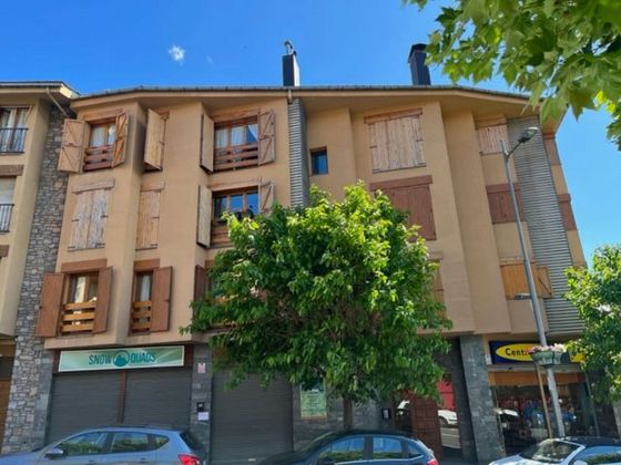 Foto 1 de Pis en lloguer a Puigcerdà de 2 habitacions amb garatge i mobles