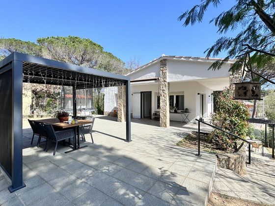 Foto 2 de Casa en venda a Llagostera de 4 habitacions amb terrassa i piscina