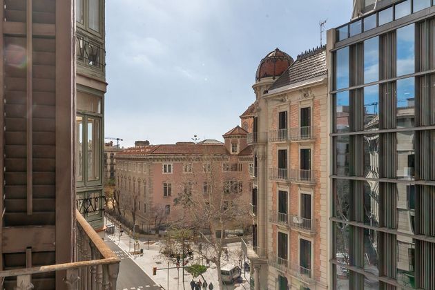 Foto 1 de Pis en venda a La Dreta de l'Eixample de 6 habitacions amb terrassa i balcó