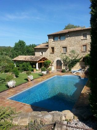 Foto 1 de Casa rural en venda a Cabanelles de 6 habitacions amb terrassa i piscina