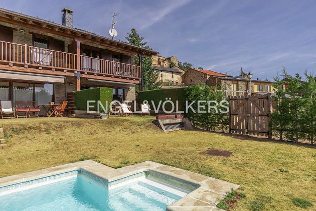 Foto 1 de Casa en venta en Bellver de Cerdanya de 3 habitaciones con terraza y piscina