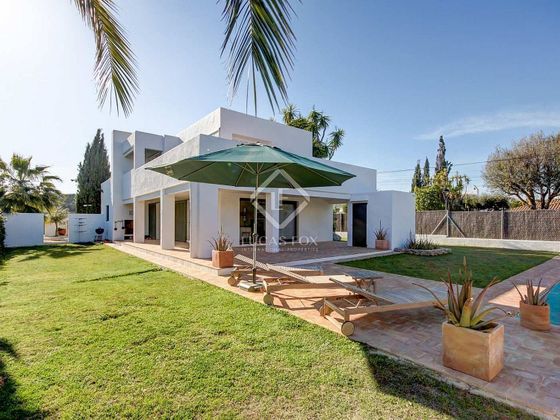 Foto 1 de Casa en venda a Sant Pere de Ribes Centro de 4 habitacions amb terrassa i piscina