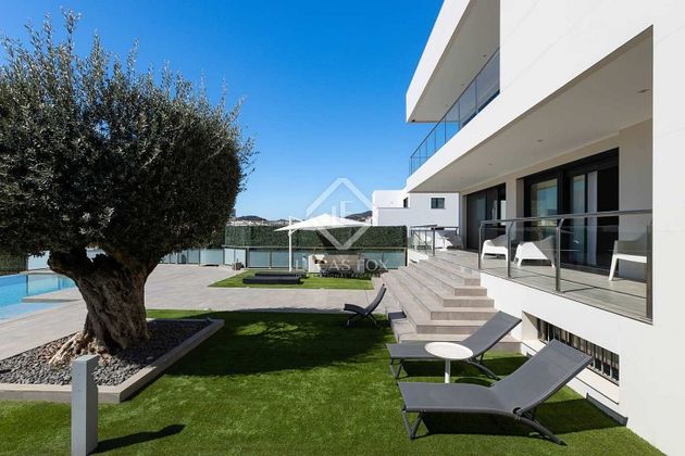Foto 2 de Chalet en venta en Montgat de 5 habitaciones con terraza y piscina