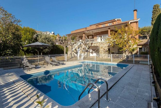 Foto 1 de Venta de chalet en Vilassar de Dalt de 7 habitaciones con terraza y piscina