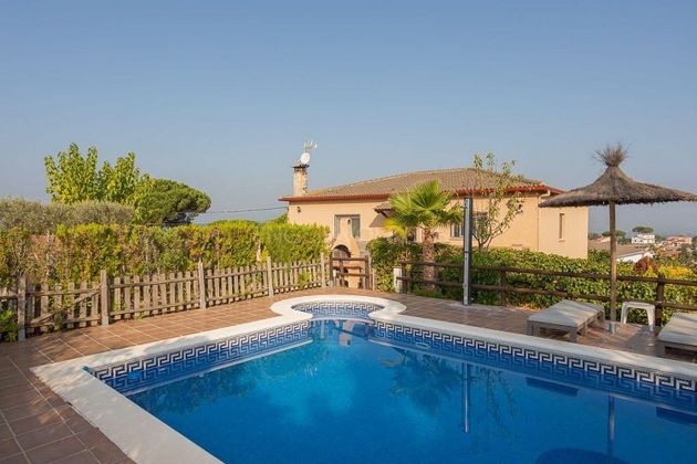 Foto 2 de Casa en venta en Montbarbat de 4 habitaciones con terraza y piscina
