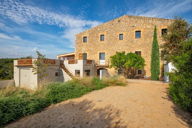 Foto 2 de Casa en venda a Sant Mori de 4 habitacions amb terrassa i piscina