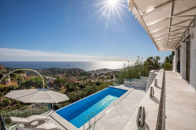 Foto 1 de Casa en venta en Roca Grossa - Serra Brava de 4 habitaciones con terraza y piscina