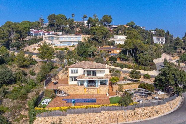 Foto 2 de Casa en venda a Santa María de Llorell de 5 habitacions amb terrassa i piscina