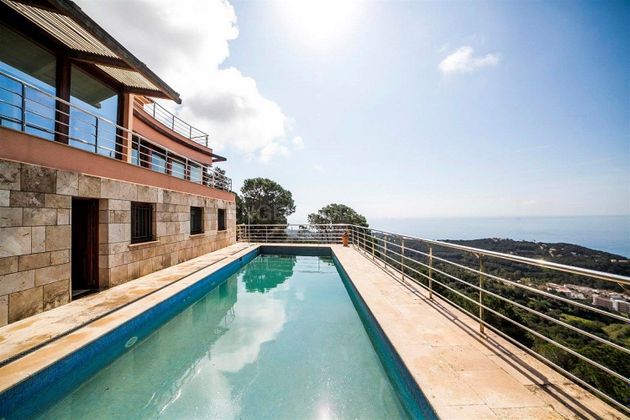 Foto 1 de Casa en venta en Roca Grossa - Serra Brava de 5 habitaciones con terraza y piscina