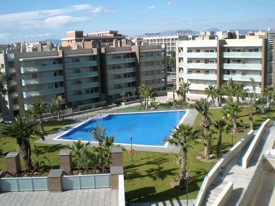 Foto 2 de Venta de piso en calle De Les Pasquales de 2 habitaciones con terraza y piscina