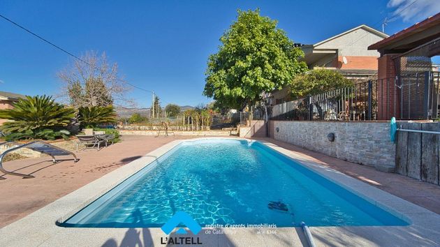 Foto 2 de Chalet en venta en Santa Eulàlia de Ronçana de 4 habitaciones con terraza y piscina