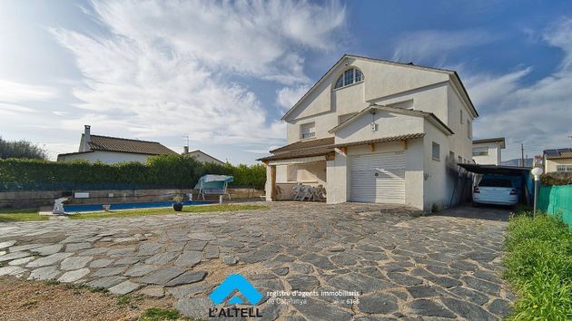 Foto 1 de Chalet en venta en Santa Eulàlia de Ronçana de 6 habitaciones con terraza y piscina