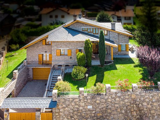 Foto 1 de Xalet en venda a Alp de 5 habitacions amb terrassa i jardí