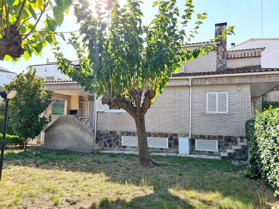 Foto 1 de Venta de chalet en calle Sant Vicenç de 4 habitaciones con terraza y garaje