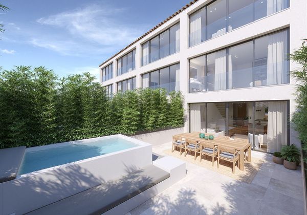 Foto 1 de Casa adossada en venda a avenida De Gaudí de 4 habitacions amb piscina i jardí