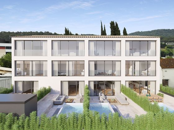 Foto 2 de Casa adossada en venda a avenida De Gaudí de 4 habitacions amb piscina i jardí
