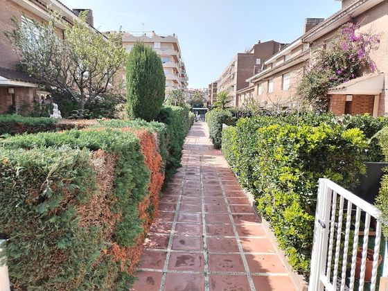 Foto 1 de Casa adossada en venda a Centre - Pineda de Mar de 4 habitacions amb terrassa i jardí