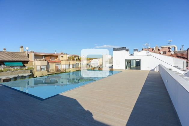 Foto 2 de Pis en lloguer a Eixample Nord – La Devesa de 3 habitacions amb terrassa i piscina