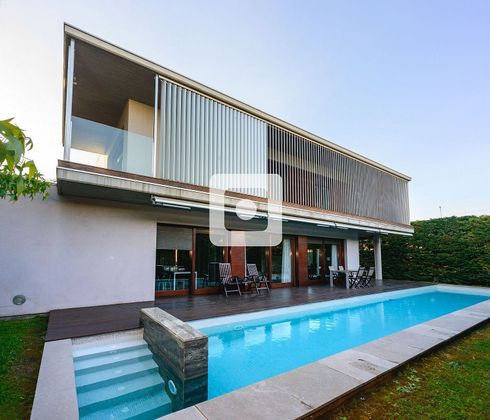 Foto 1 de Casa en venta en Parc Bosc - Castell de 4 habitaciones con terraza y piscina