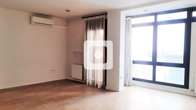 Foto 2 de Pis en venda a Centre - Girona de 3 habitacions amb balcó i aire acondicionat