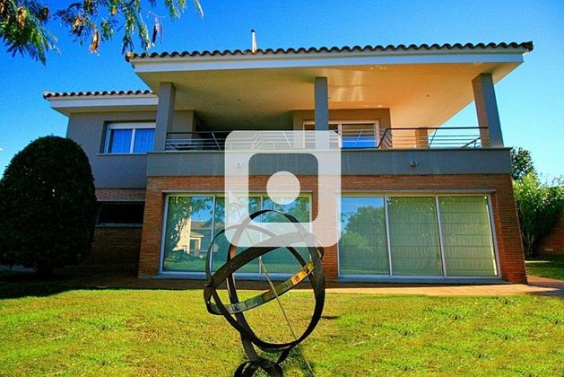 Foto 2 de Casa en venda a Montilivi - Palau de 6 habitacions amb terrassa i garatge