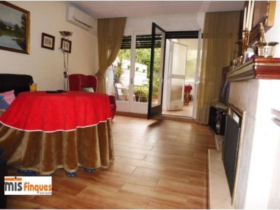 Foto 2 de Casa adossada en venda a Centre - Sabadell de 6 habitacions amb terrassa i jardí