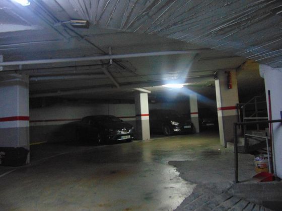 Foto 2 de Garaje en venta en calle Pujos de 36 m²