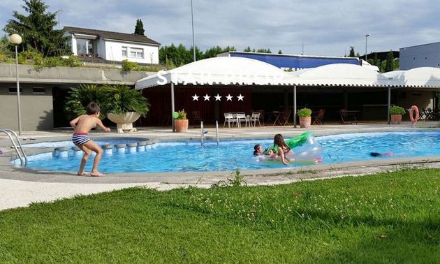 Foto 2 de Edifici en venda a Eixample Nord – La Devesa amb piscina